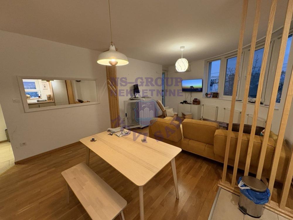 Slika 8 - Četvorosoban, 83m2, Petrovaradin Novi Sad, sa terasom, ima lift