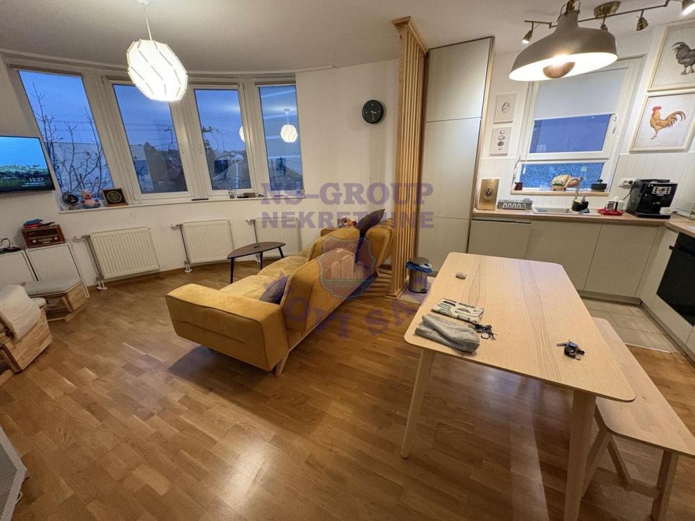 Slika 6 - Četvorosoban, 83m2, Petrovaradin Novi Sad, sa terasom, ima lift