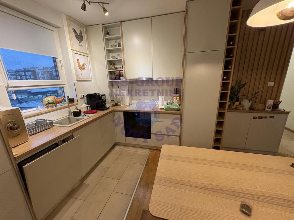 Slika 5 - Četvorosoban, 83m2, Petrovaradin Novi Sad, sa terasom, ima lift