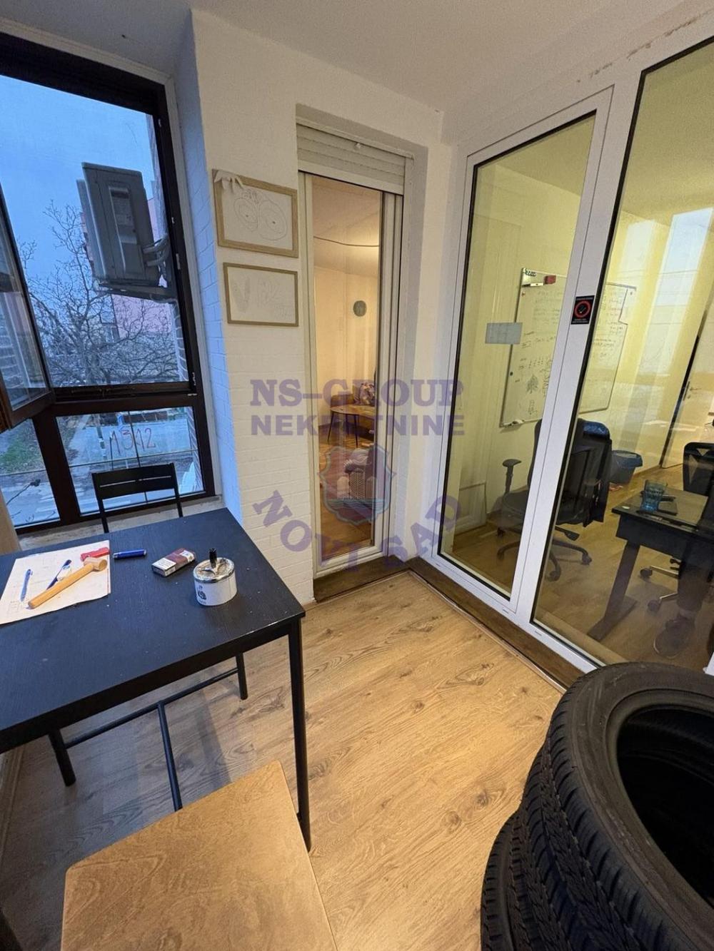 Slika 10 - Četvorosoban, 83m2, Petrovaradin Novi Sad, sa terasom, ima lift