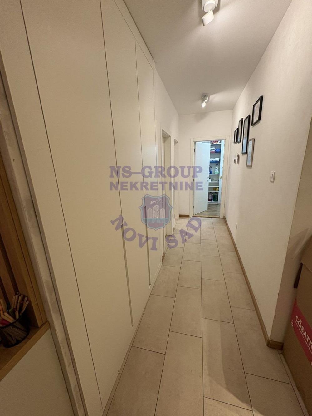 Slika 11 - Četvorosoban, 83m2, Petrovaradin Novi Sad, sa terasom, ima lift