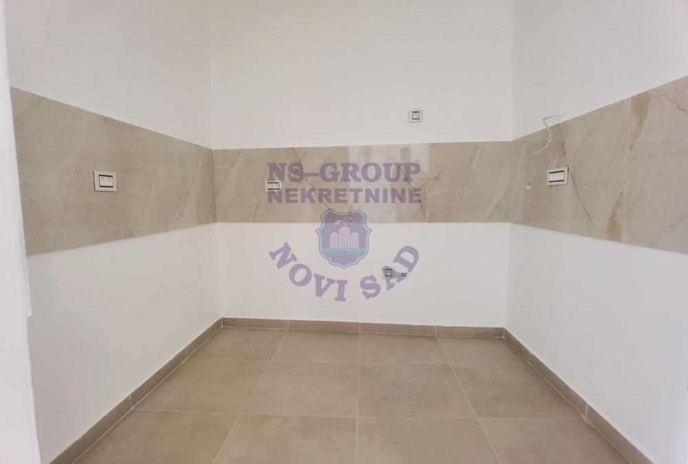 Slika 2 - Š: 552940 Četvorosoban na Socijalnom!