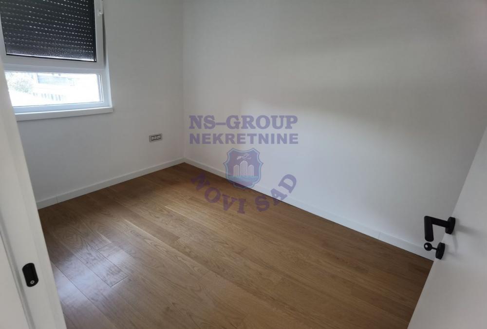 Slika 3 - Š: 552940 Četvorosoban na Socijalnom!