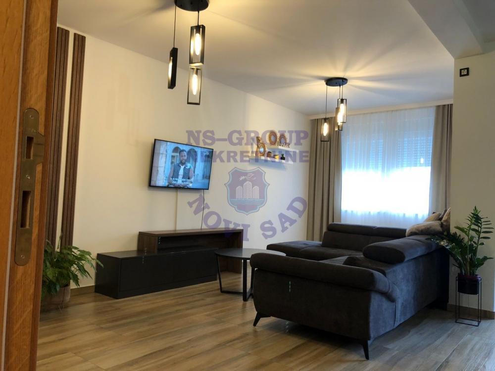 Glavna slika -512054-Prodajem uknjižen stan od 88,57 kvadrata plus dve garaže ukpno preko 30m2 kvadrata