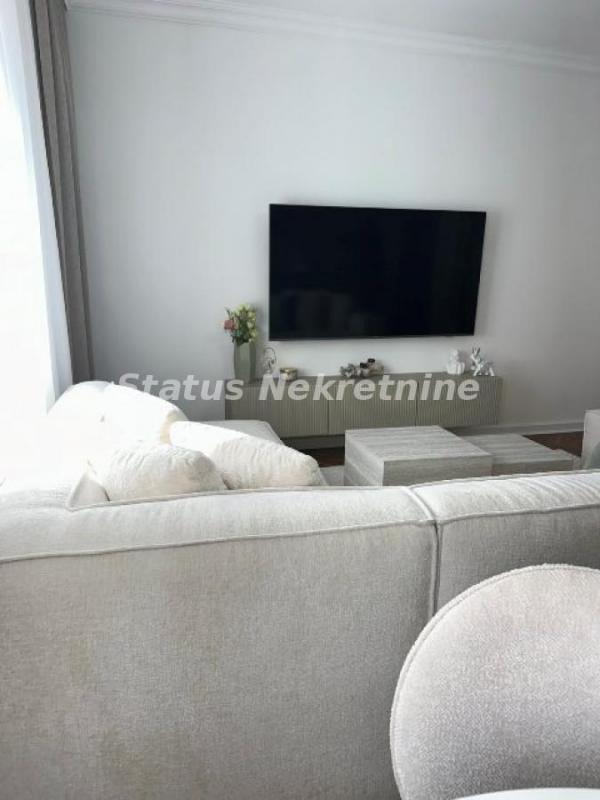 Slika 1 - Novi Sad - Centar - trosoban stan