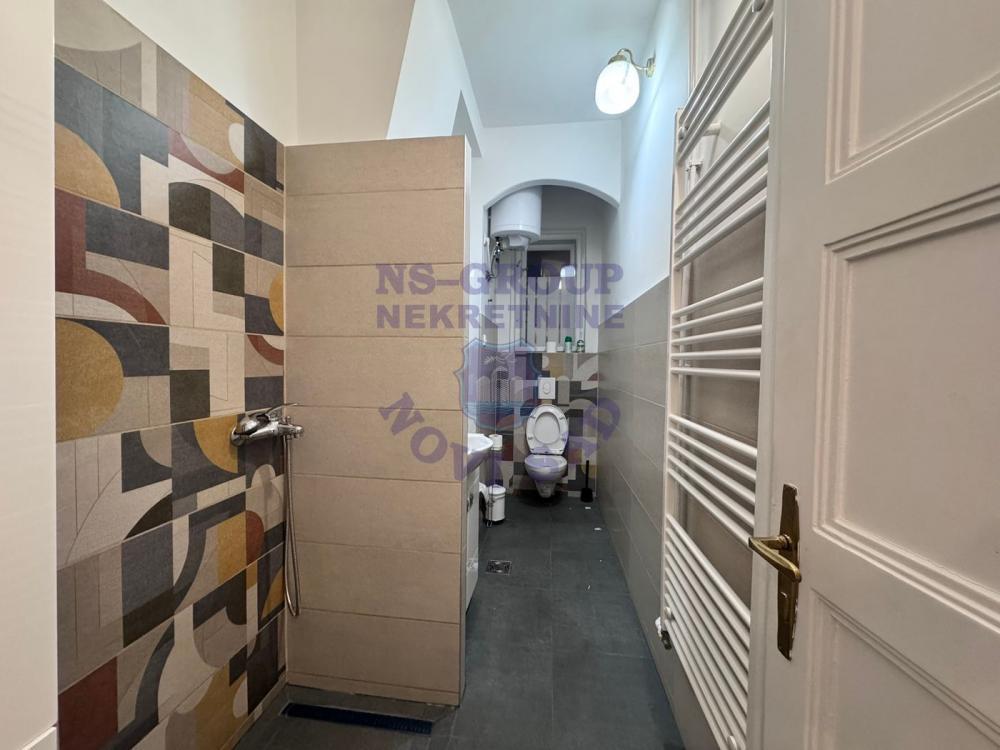 Glavna slika -Četvorosoban, Novi Sad centar Novi Sad, sa terasom