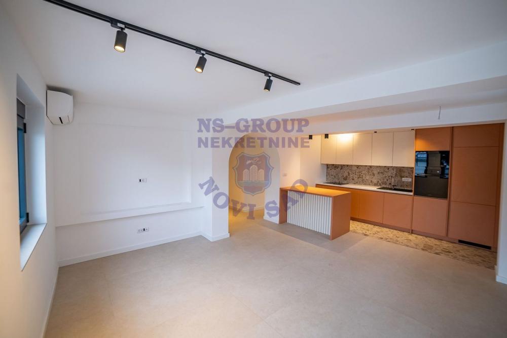 Slika 3 - Četvorosoban, 89m2, Zrmanjska Novi Sad, sa terasom, sa garažom