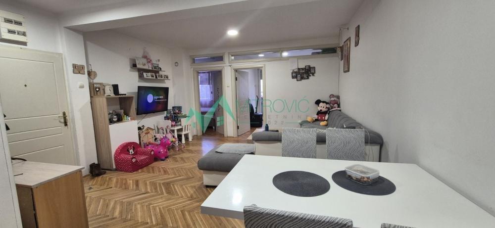 Slika 1 - Novi Sad, Nova Detelinara Dvoiposoban stan 54 m2 sa parking mestom! 