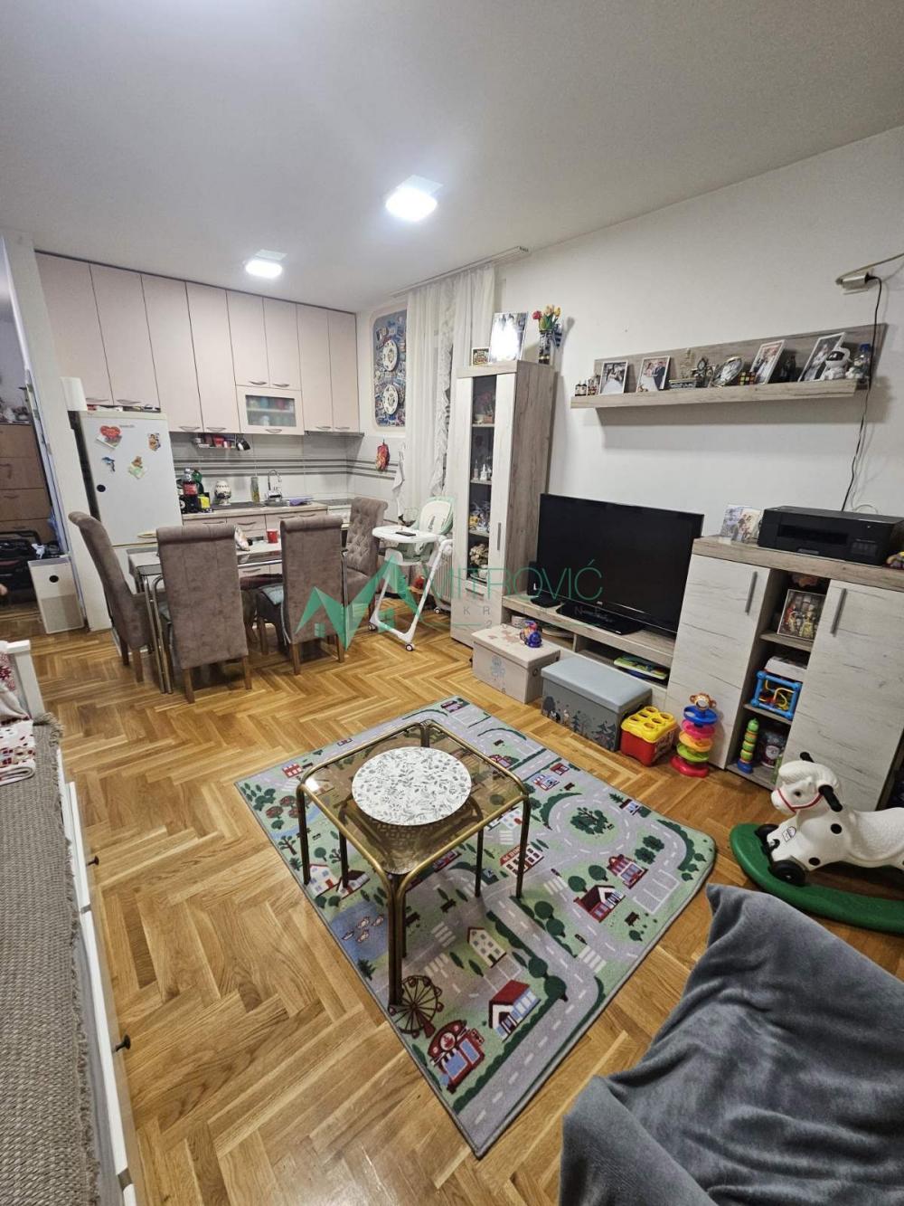 Slika 1 - Dvoiposoban, 49m2, Telep Novi Sad