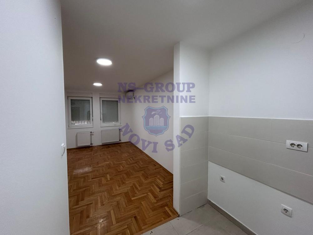 Slika 0 - Prodaja stana, 50m2, Bulevar patrijarha Pavla (Somborski bulevar) Novi Sad, sa terasom, ima lift