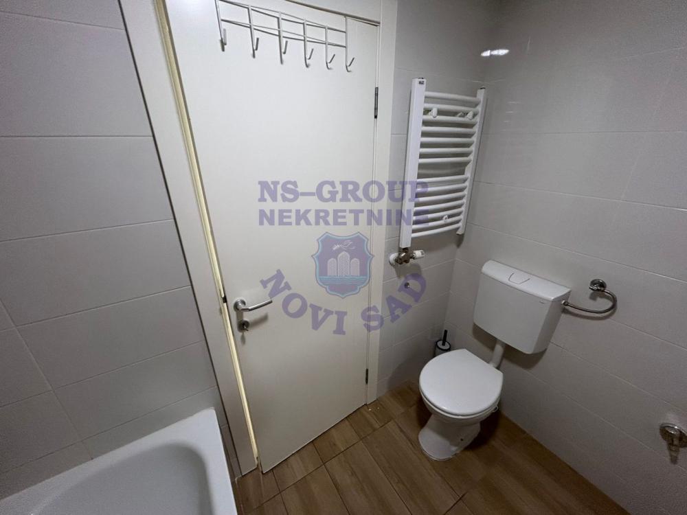 Slika 4 - Prodaja stana, 50m2, Bulevar patrijarha Pavla (Somborski bulevar) Novi Sad, sa terasom, ima lift