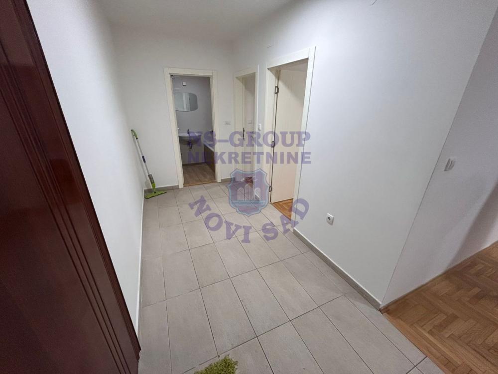 Slika 8 - Prodaja stana, 50m2, Bulevar patrijarha Pavla (Somborski bulevar) Novi Sad, sa terasom, ima lift