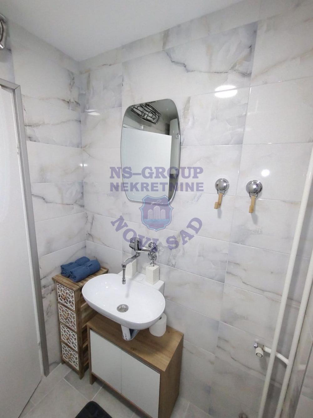 Slika 0 - Jednoiposoban, 34m2, Podbara Novi Sad, sa terasom, ima lift