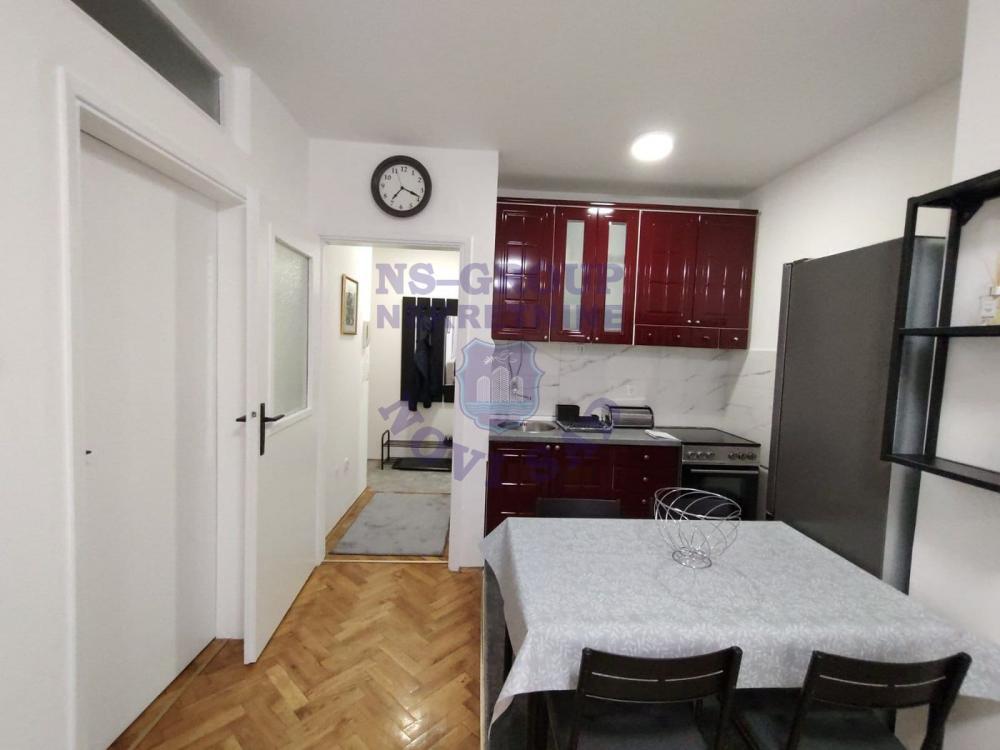 Slika 8 - Jednoiposoban, 34m2, Podbara Novi Sad, sa terasom, ima lift