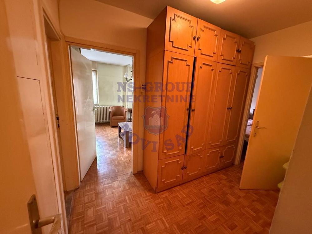 Slika 5 - ODLIČAN trosoban stan na Bulevaru Cara Lazara!!! 