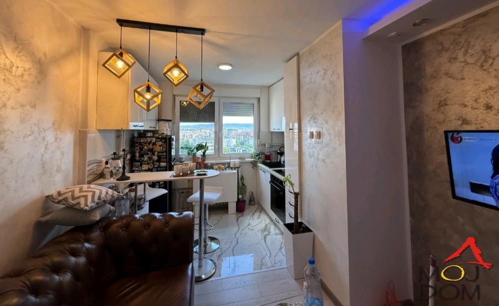 Slika 2 - Stan,NOVI SAD,BULEVAR,kv: 39, € 128750, ID: 1031150