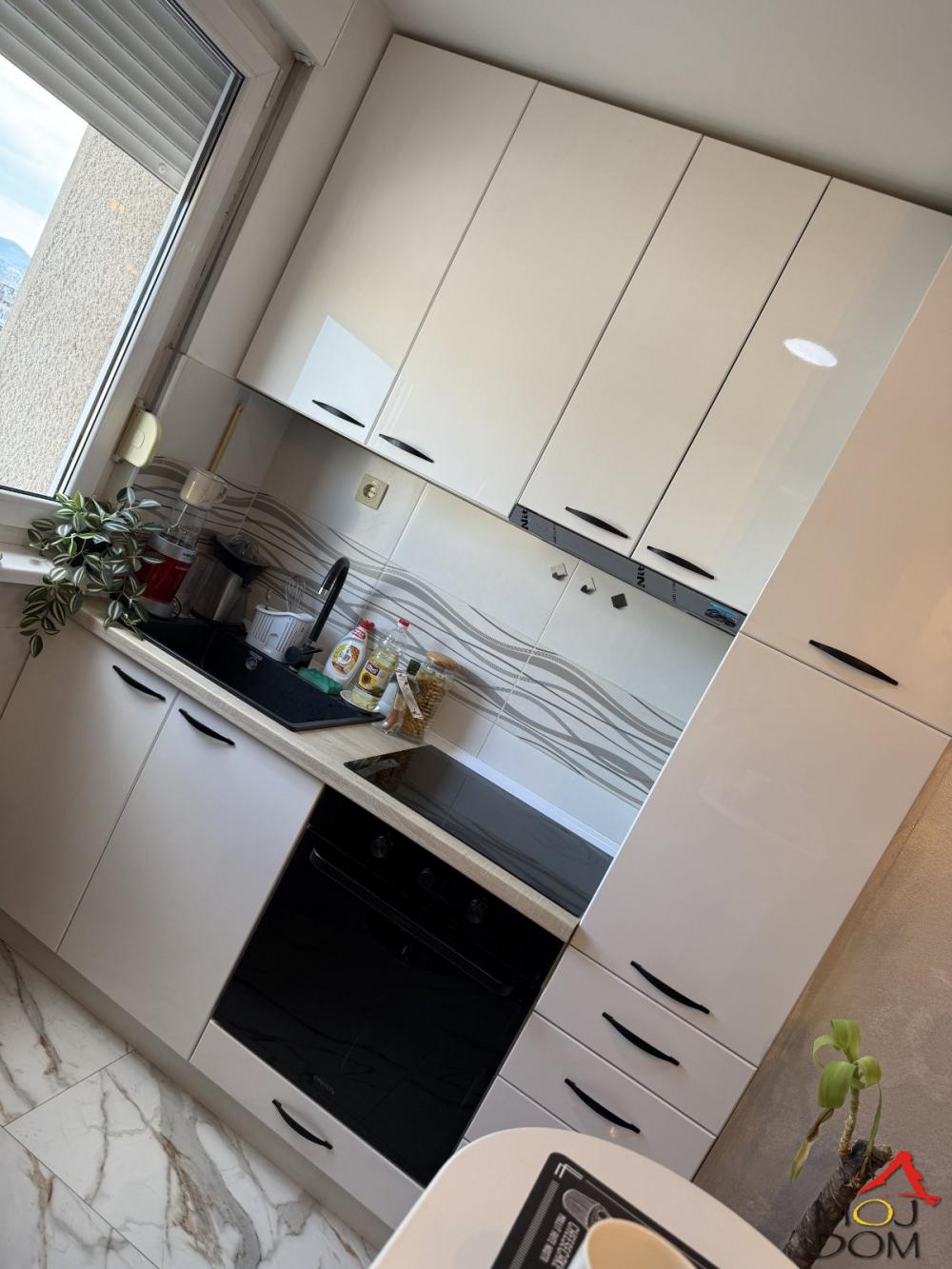 Slika 3 - Stan,NOVI SAD,BULEVAR,kv: 39, € 128750, ID: 1031150