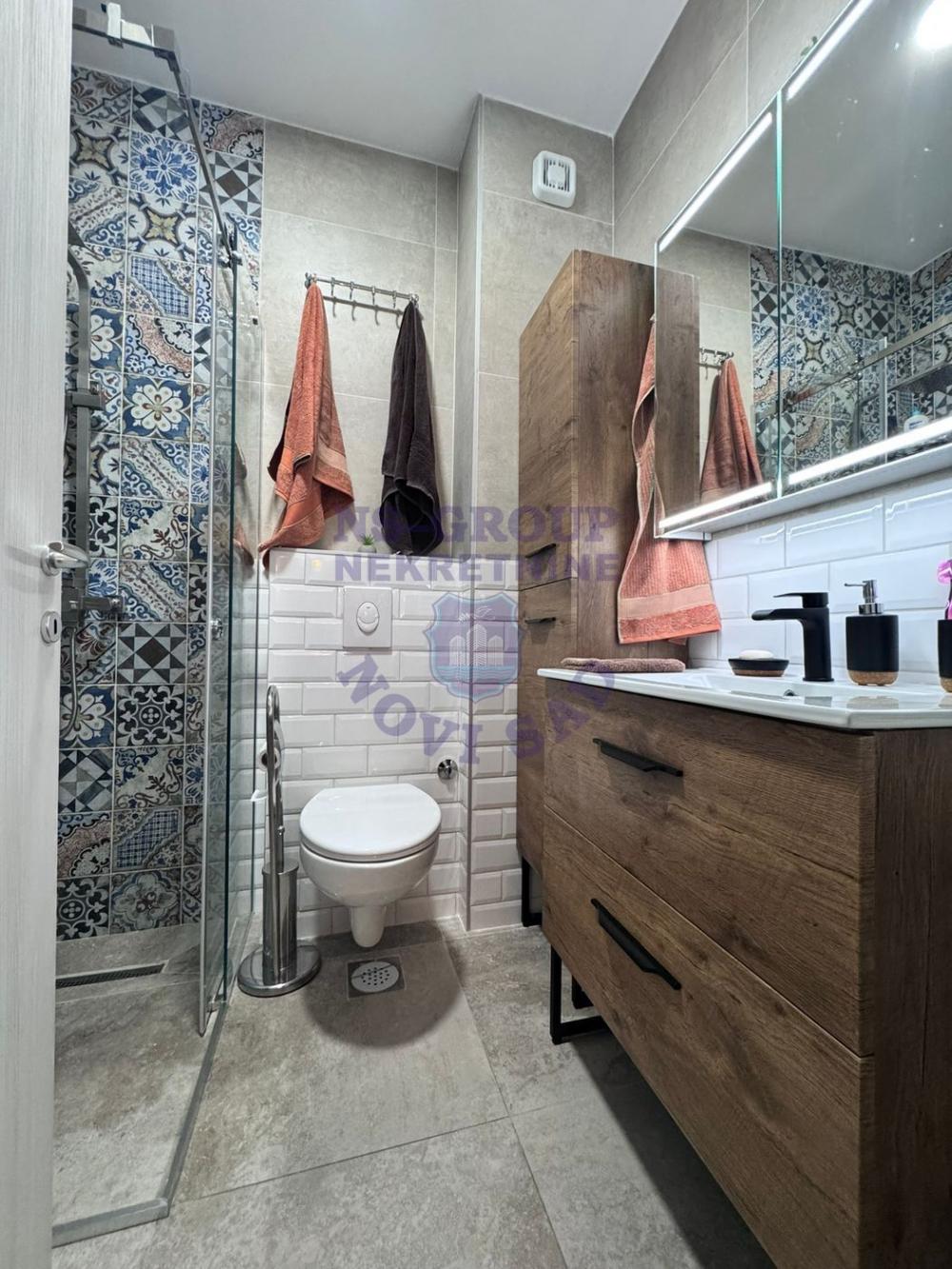 Slika 10 - Trosoban, 60m2, Telep Novi Sad, sa terasom, ima lift