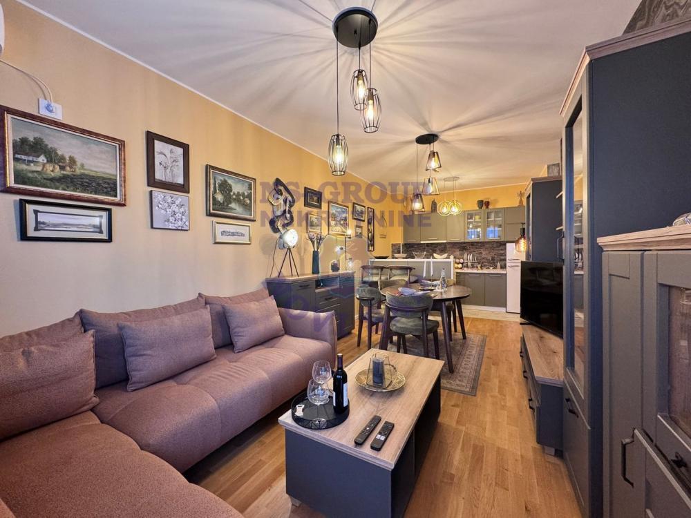 Glavna slika -Trosoban, 60m2, Telep Novi Sad, sa terasom, ima lift