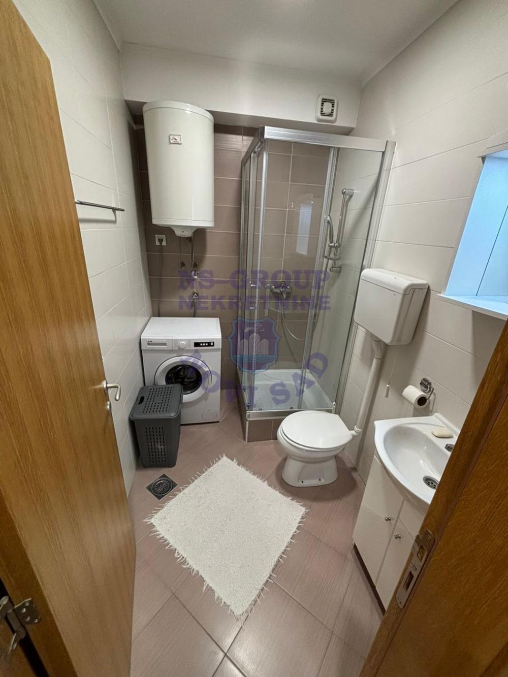 Slika 7 - Jednosoban, 26m2, Podbara Novi Sad, ima lift