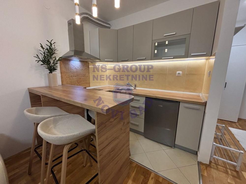 Slika 3 - Jednosoban, 26m2, Podbara Novi Sad, ima lift