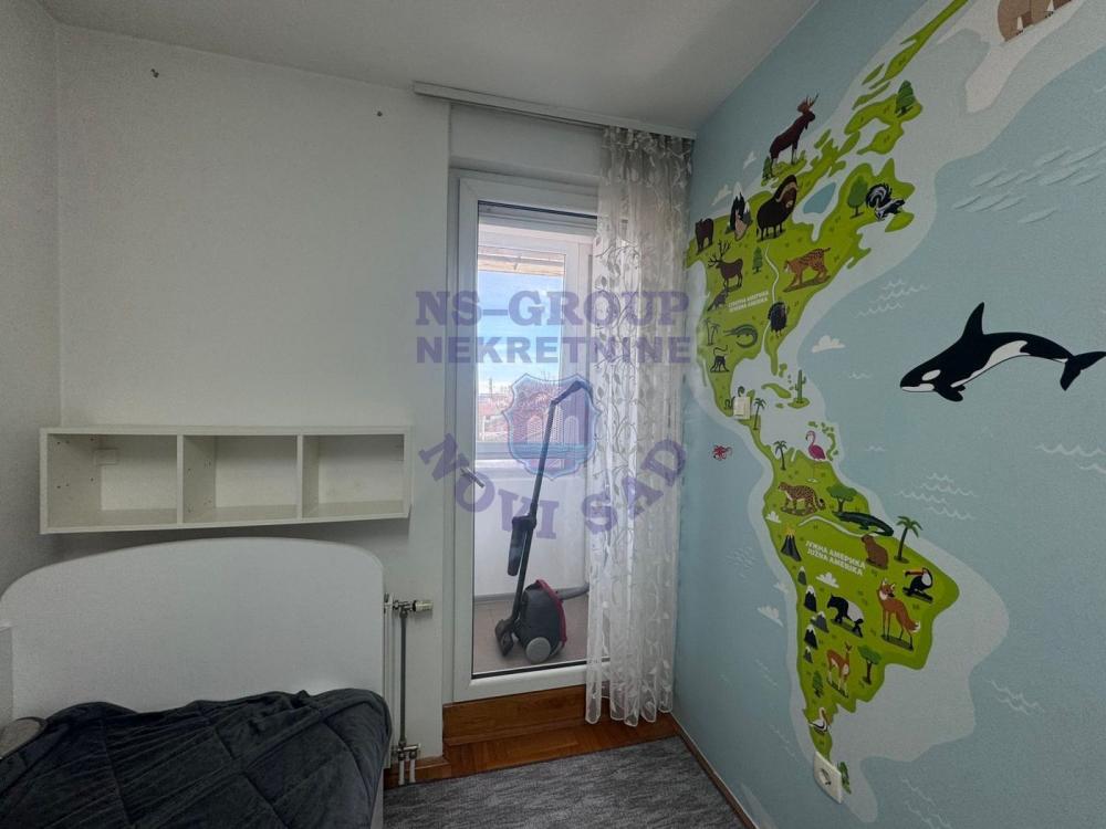 Slika 5 - Trosoban, 62m2, Salajka (Partizanska ulica) Novi Sad, sa terasom, ima lift