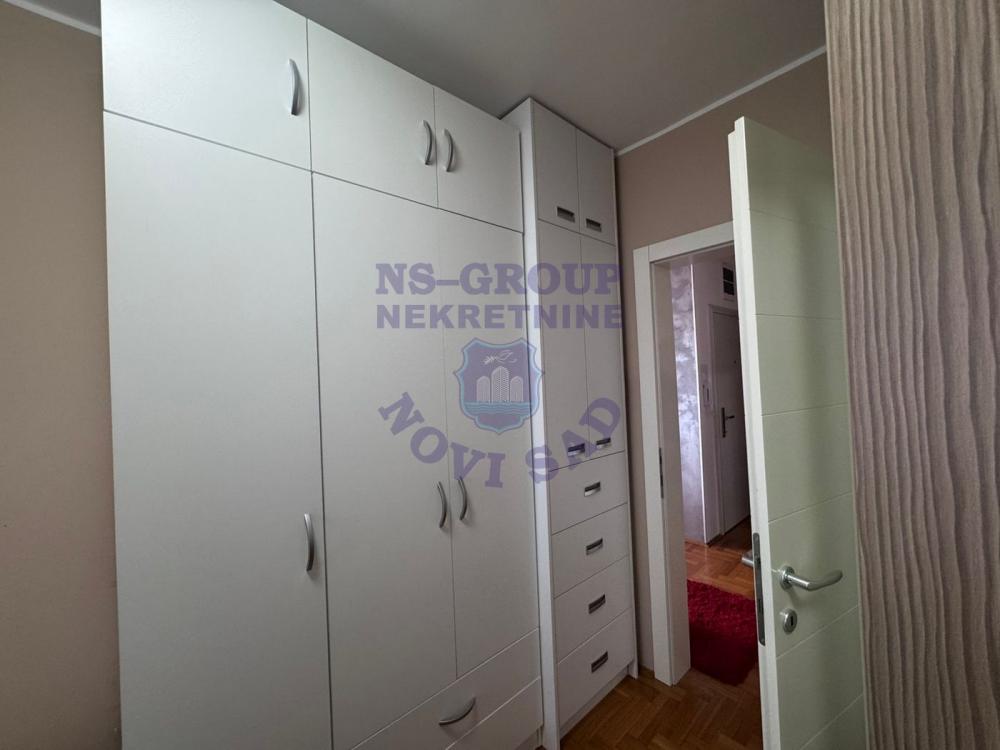 Slika 7 - Trosoban, 62m2, Salajka (Partizanska ulica) Novi Sad, sa terasom, ima lift