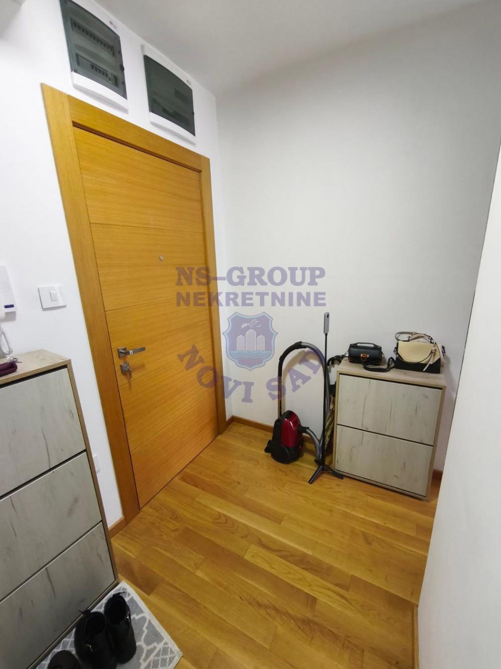 Slika 3 - Dvosoban, 42m2, Podbara Novi Sad, sa terasom, ima lift