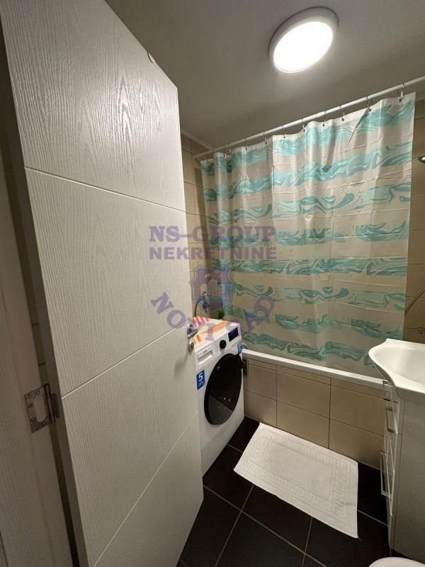 Slika 4 - Četvorosoban, 80m2, Petrovaradin Novi Sad, sa terasom, ima lift