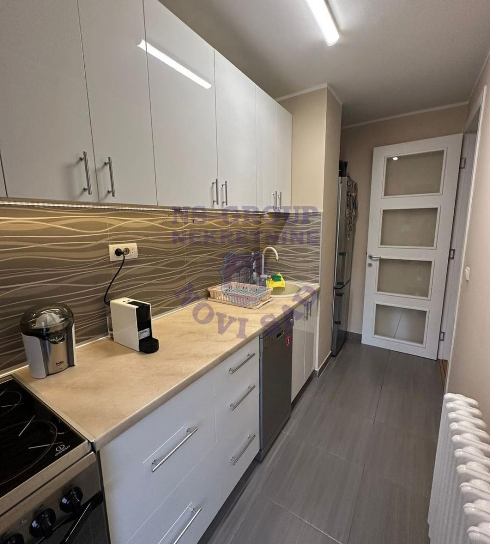 Slika 2 - Četvorosoban, 80m2, Petrovaradin Novi Sad, sa terasom, ima lift