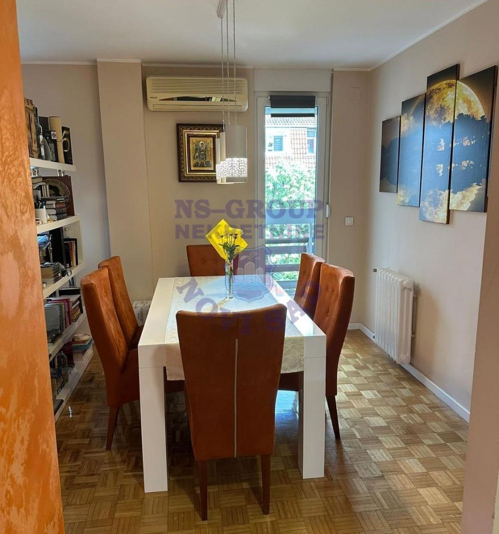 Slika 3 - Četvorosoban, 80m2, Petrovaradin Novi Sad, sa terasom, ima lift