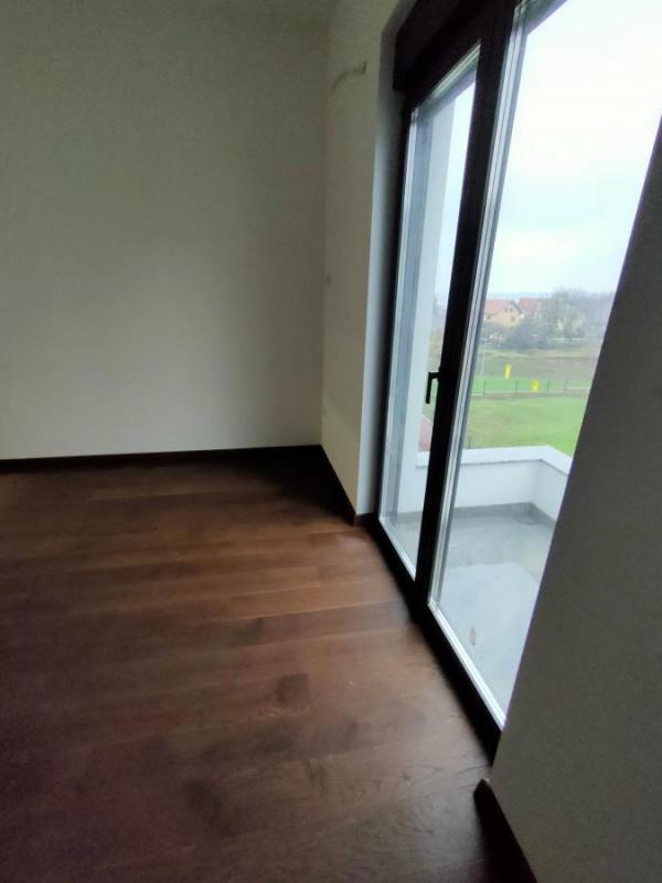 Slika 3 - Petosoban 144m V.parter Sr Kamenica - Popovica preduseljenjem