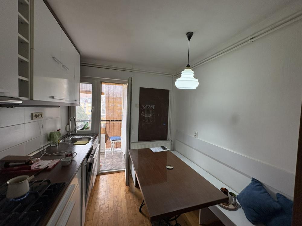 Slika 3 - Dvoiposoban stan na Grbavici,prilika!