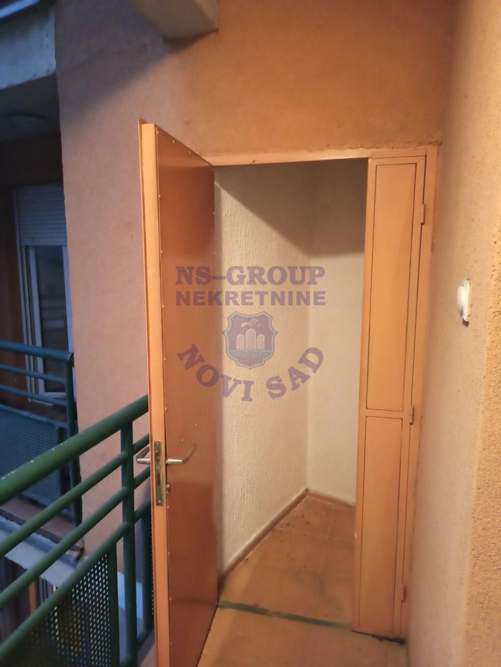 Slika 6 - Jednosoban, 35m2, Podbara Novi Sad, sa terasom, ima lift