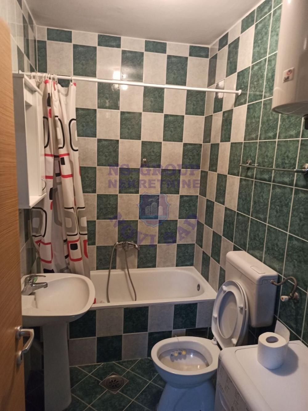 Slika 5 - Jednosoban, 35m2, Podbara Novi Sad, sa terasom, ima lift