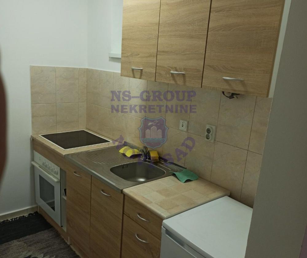 Slika 3 - Jednosoban, 35m2, Podbara Novi Sad, sa terasom, ima lift