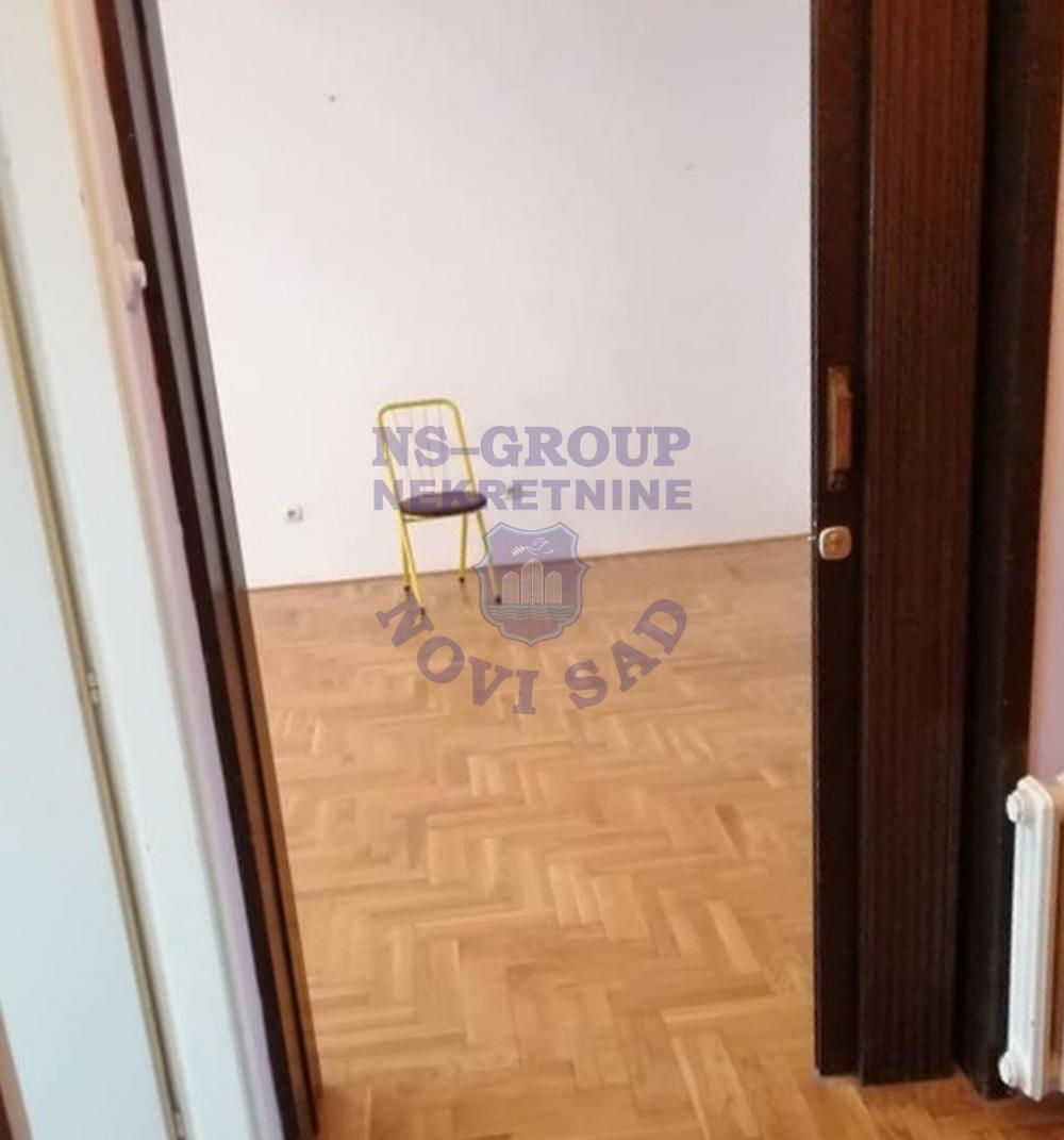 Slika 6 - Odlican trosoban stan na potezu keja!