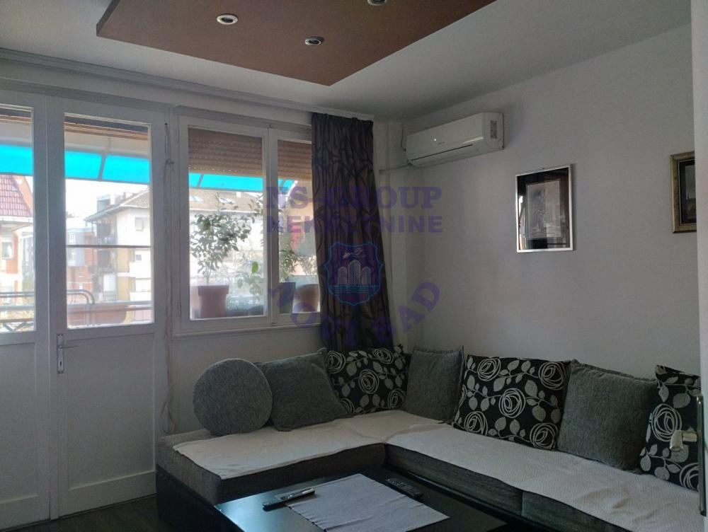 Slika 1 - Trosoban, 81m2, Liman 1 Novi Sad, sa terasom, ima lift