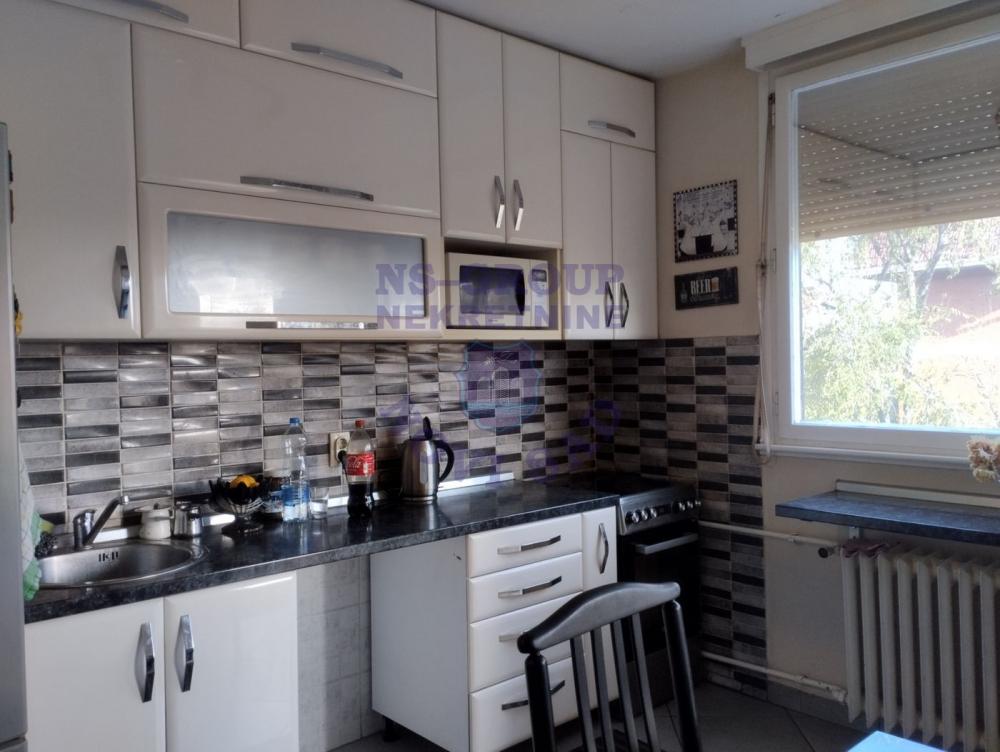 Slika 3 - Trosoban, 81m2, Liman 1 Novi Sad, sa terasom, ima lift