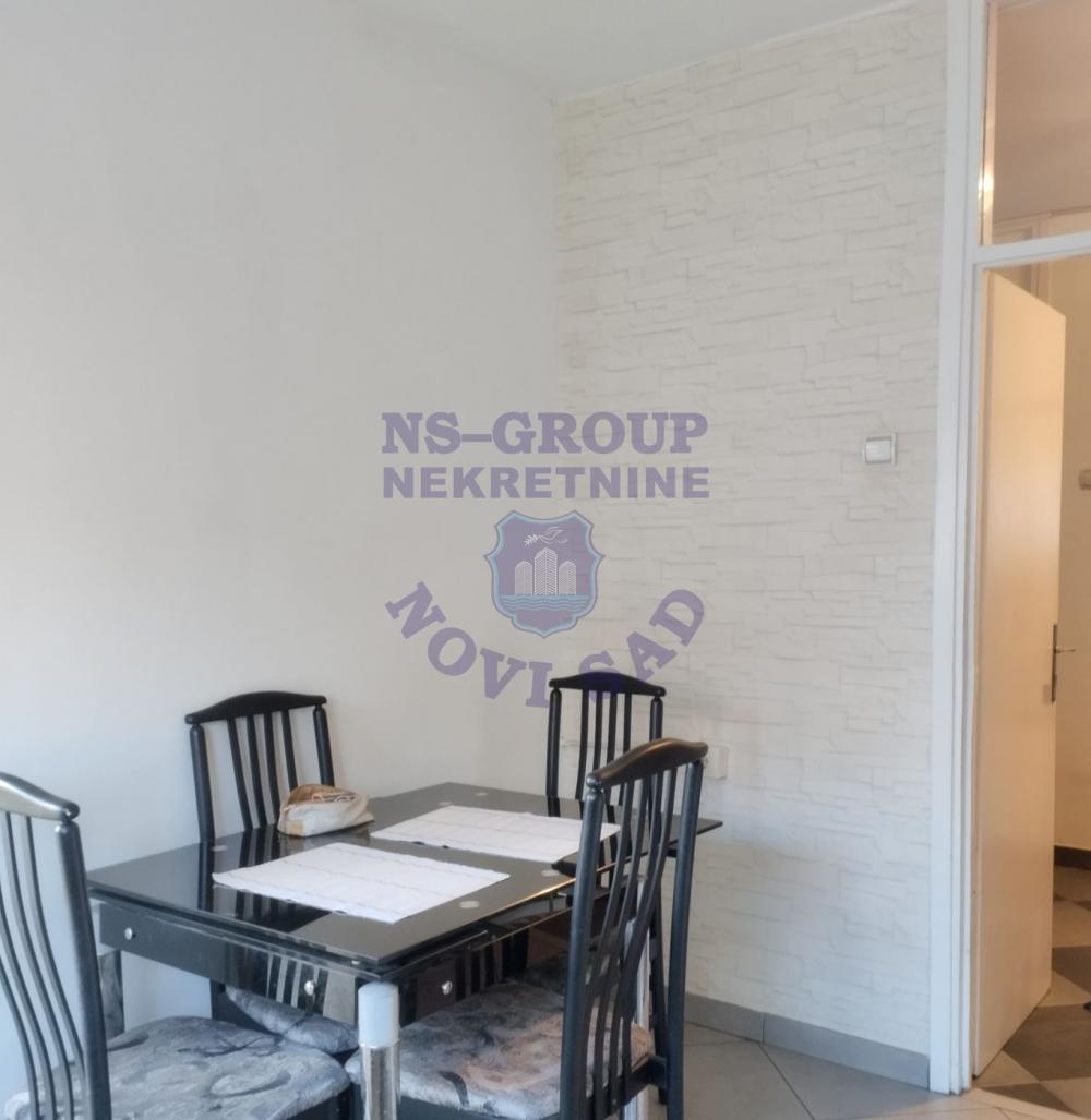 Slika 4 - Trosoban, 81m2, Liman 1 Novi Sad, sa terasom, ima lift