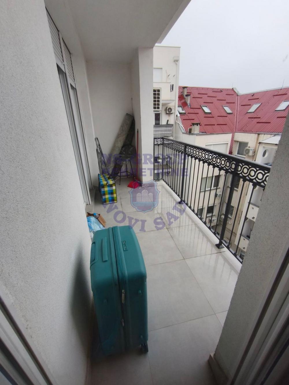 Slika 9 - Dvosoban, 42m2, Podbara Novi Sad, sa terasom, ima lift