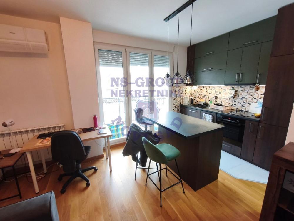 Glavna slika -Dvosoban, 42m2, Podbara Novi Sad, sa terasom, ima lift