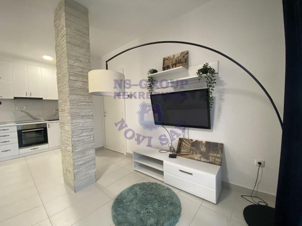 Slika 2 - Dvosoban, 55m2, Podbara Novi Sad, sa terasom, ima lift