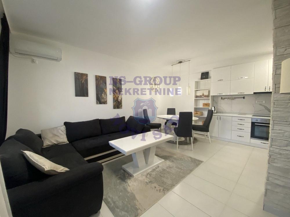 Slika 1 - Dvosoban, 55m2, Podbara Novi Sad, sa terasom, ima lift