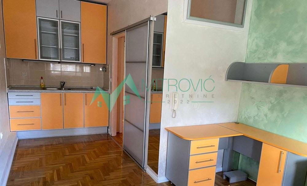 Glavna slika -Novi Sad, Grbavica - Garasonjera na odličnoj lokaciji! 