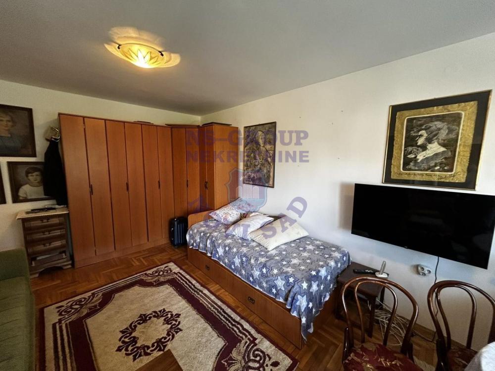 Slika 2 - U dvorištu parking za stanare!