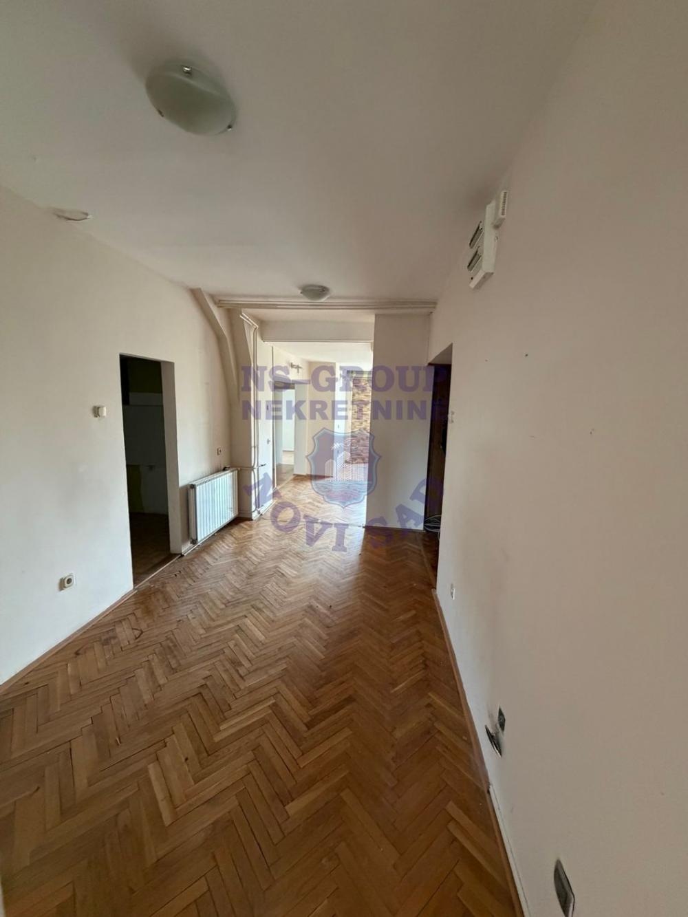Slika 2 - Petosoban, 85m2, Novi Sad centar Novi Sad, sa terasom