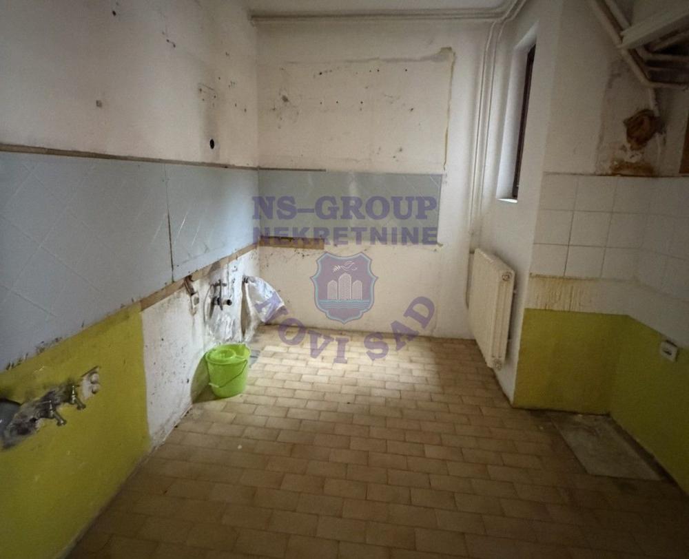 Slika 6 - Petosoban, 85m2, Novi Sad centar Novi Sad, sa terasom