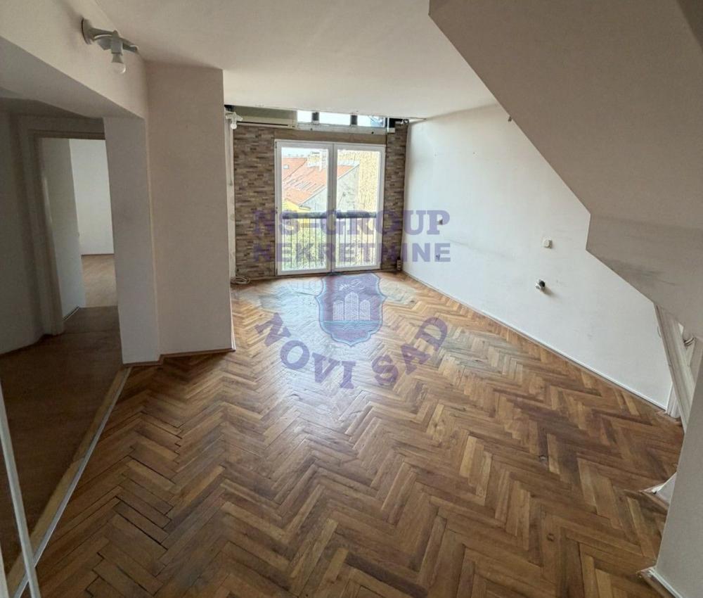 Slika 7 - Petosoban, 85m2, Novi Sad centar Novi Sad, sa terasom