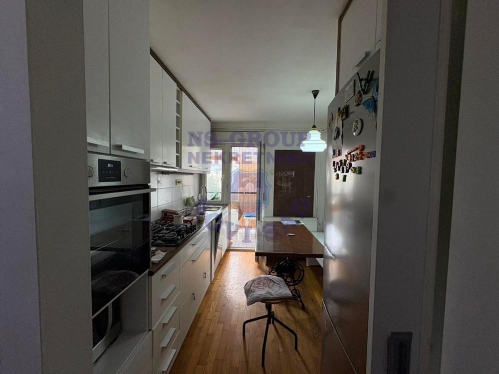 Slika 1 - Dvoiposoban, 63m2, Grbavica Novi Sad, sa terasom